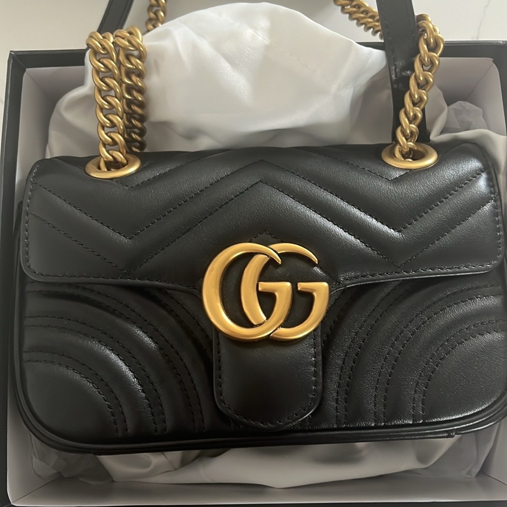 Black and gold marmont bag